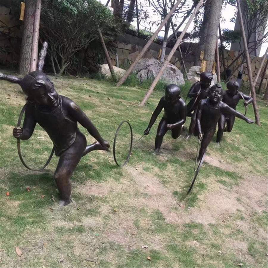 儿童嬉戏铸造雕塑